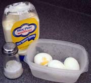 Boil, peel and let eggs cool. Slice eggs. Mix salt, eggs and mayonnaise. Spread on bread and enjoy!