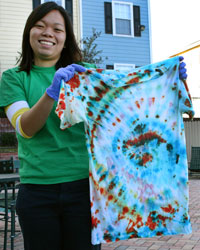 Tanquyen holding swirl shirt